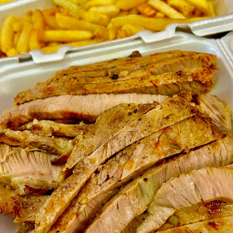 NOSSO CHURRASCÃO DE CUPIM P/3 (500G DE CUPIM NO BAFO DA BRASA) ESCOLHA ATÉ 4 ACOMPANHAMENTOS ENTRE: ARROZ BRANCO, FRITAS, FAROFA, MOLHO A CAMPANHA E FEIJÃO PRETO.