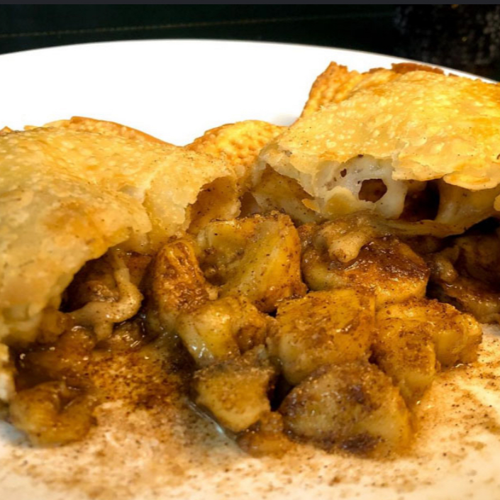 BANANA CORTADA COM MUSSARELA E CANELA