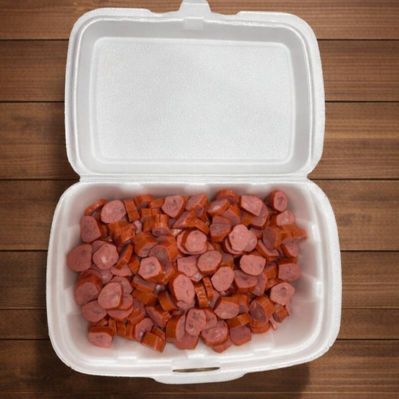 Porção com 500g - Linguiça calabresa Fricó cortada em rodelas. Prático e fácil de manusear.