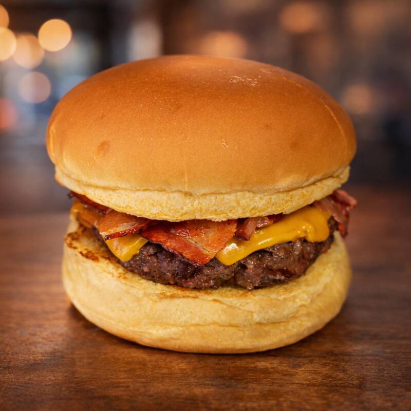 Pão Brioche, Maionese, Hamburguer artesanal 120g, queijo cheddar, bacon.