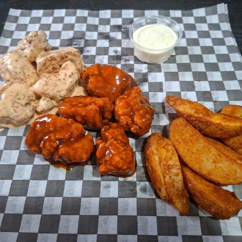 10 Piezas Boneless + Porcion Papas Gajo