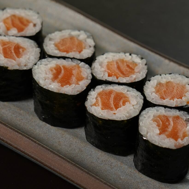 Roll de salmão em cubos (8 unidades)