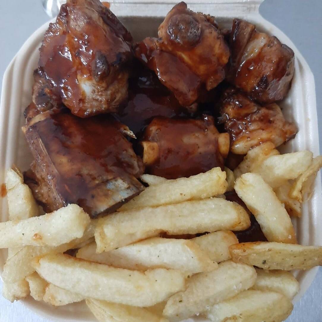 MEDIA Orden de Costillitas BBQ con Papas