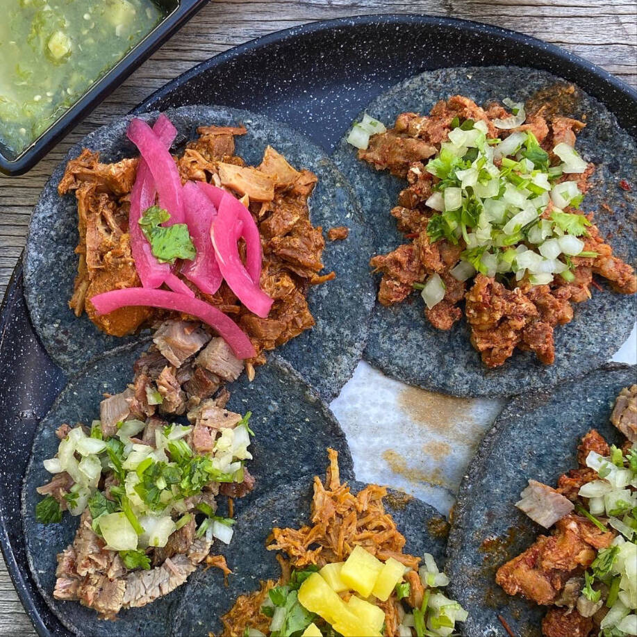5 Tacos de Longaniza y 1 Coca Cola