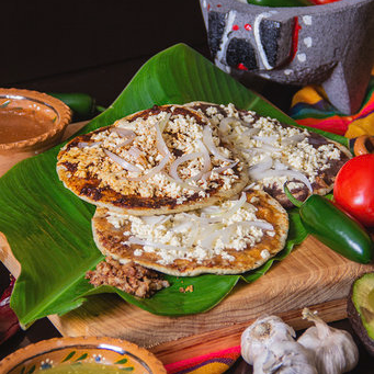 Gorda Rellena de Chicharrón