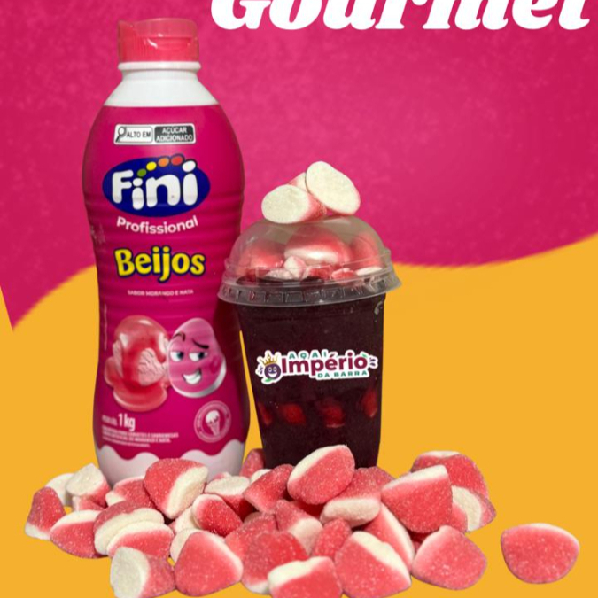 "Cuidado para não se apaixonar" Açai batido com a deliciosa calda de fini e camadas de balas beijos! Impossível resistir. ( copo 330 ml)