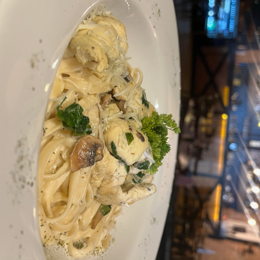 Fetuccini Alfredo de Pollo