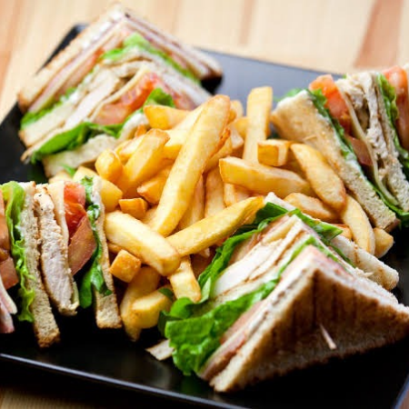 Club Sándwich con papas a la francesa