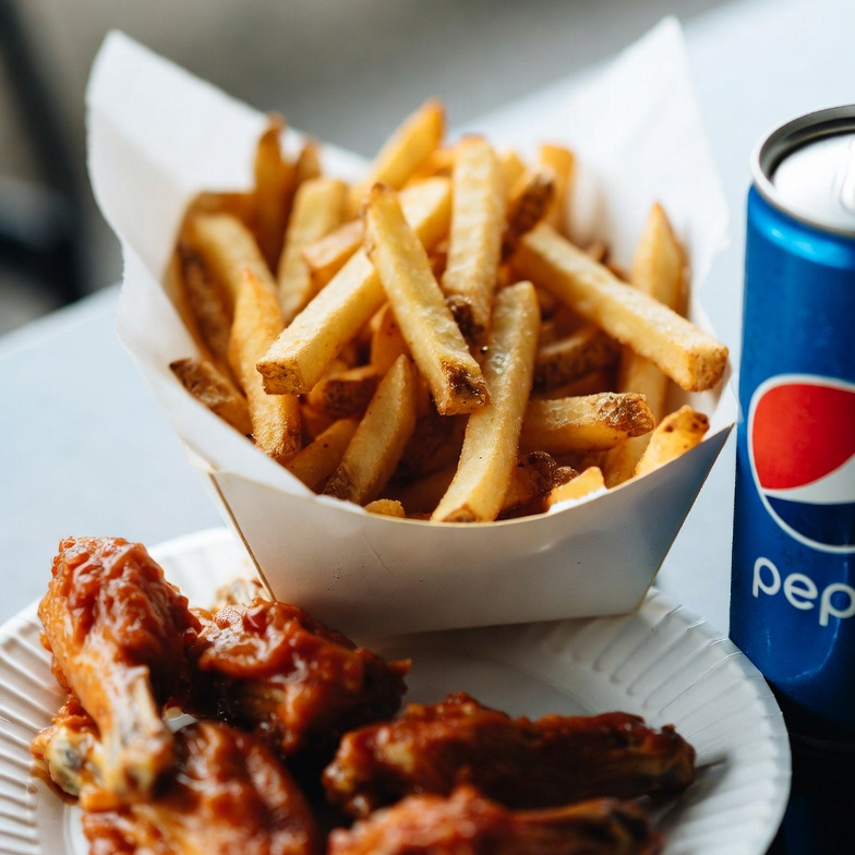 Combo Alitas 24 + Papas + Refrescos