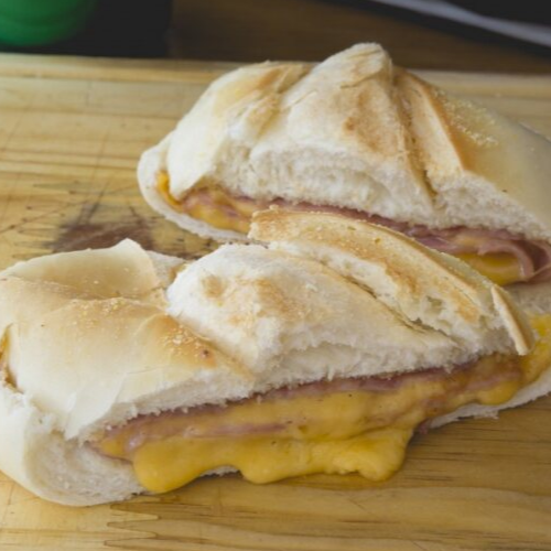 Pão, queijo prato e presunto