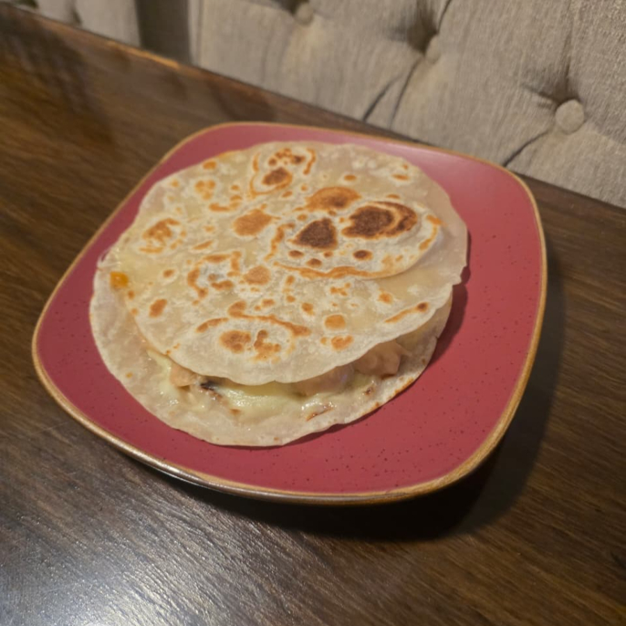 Quesadilla con Guiso