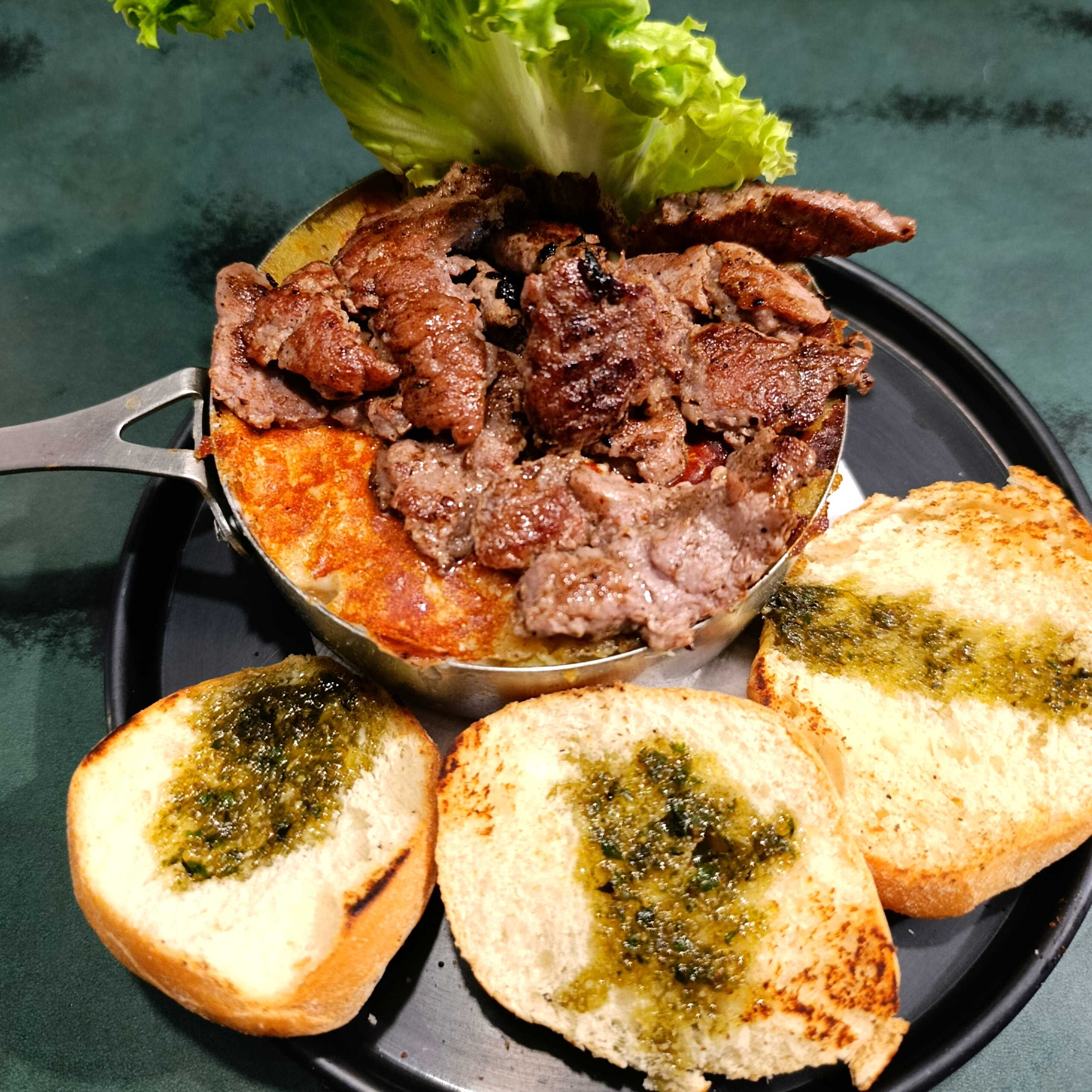 Papa Campestre Gratinada de Arrachera