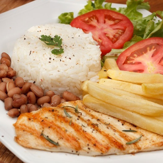 Frango, Feijão, Arroz, Batata Frita, Salada