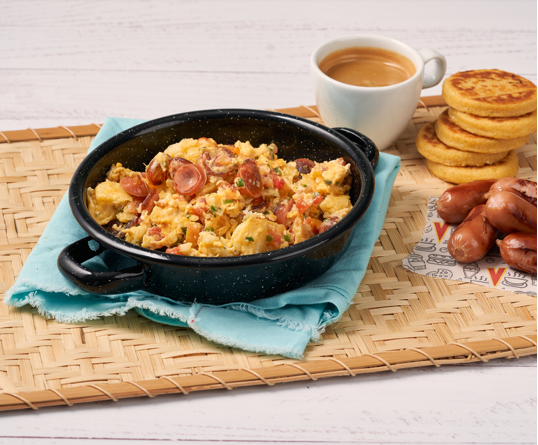 Huevos Miga de Arepa y Salchicha