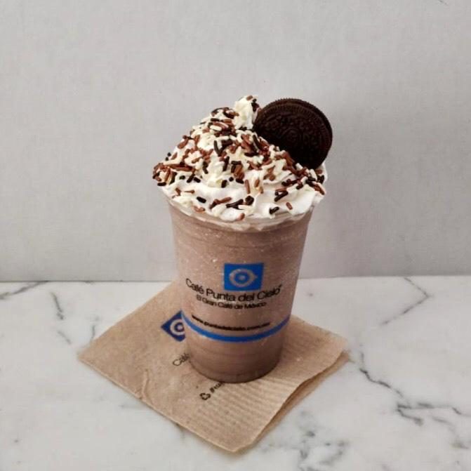 Chocolate Blanco con Galleta Frappé