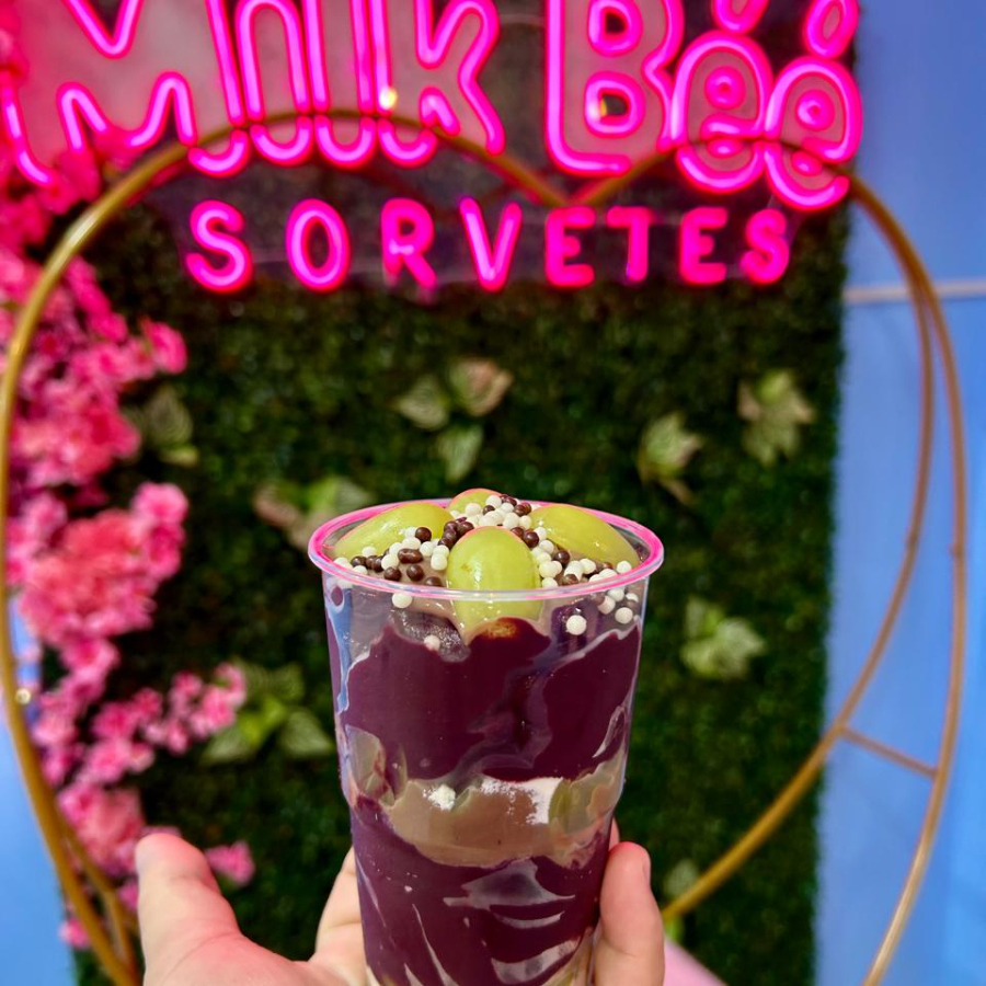 Açaí, creme de Ninho e leite em pó