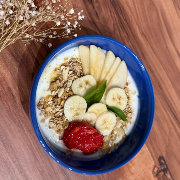 YOGURT CON GRANOLA