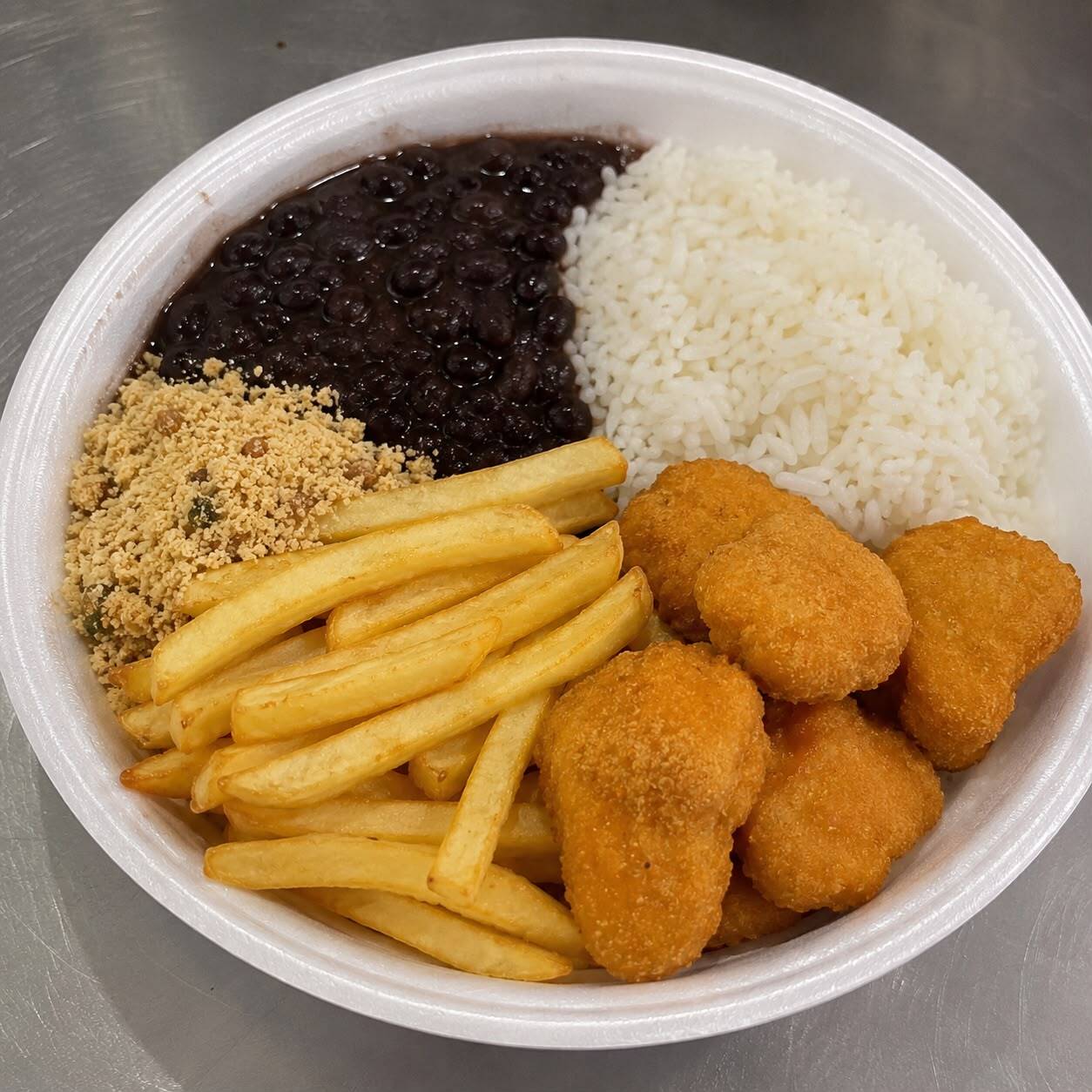 Acompanha Arroz ,Feijao e Farofa.