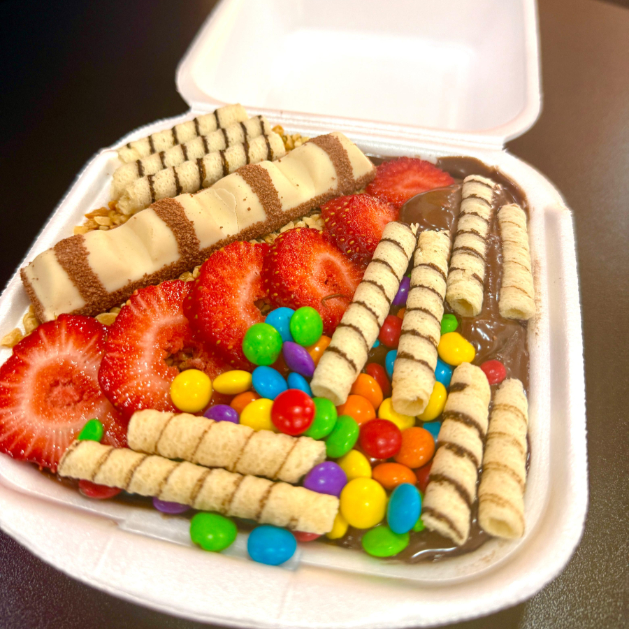 Açai na marmita do seu Jeito, voçe pode adicionar gratuitamente 5 complementos da sua escolha e se deliciar.