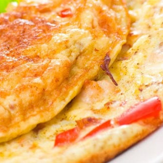 Ovos, queijo, tomate e orégano.