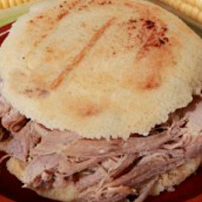 AREPA DE PERNIL DE CERDO