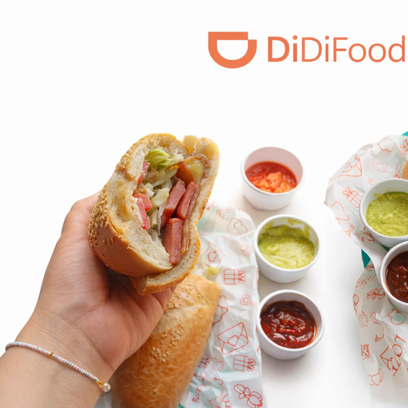 Baguette de salchicha con jamón