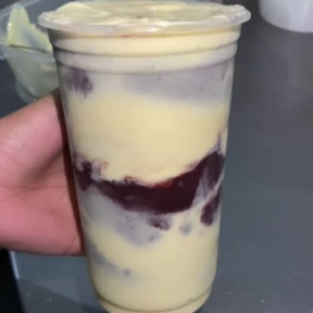 Açaí com Muuuuito creme NINHO, granola, leite em pó e leite condensado
( CREME NINHO ORIGINAL DO JÃO, UMA MARAVILHA DE CREME DE NINHO )