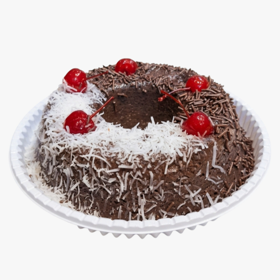 Delicioso brigadeirão cremoso, com sabor intenso de chocolate e textura macia que derrete na boca. Finalizado com granulado e cereja para dar aquele toque especial Ingredientes: leite condensado, ovos, margarina, chocolate em pó, coco ralado, granulado e cereja. Produto Artesanal feito pelo nosso Chef.