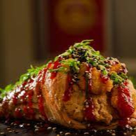 temaki elaborado com lamina de salmao maçaricado, e recheio de salmao, kani, peixe branco camarão arroz e cream chesse. 350g