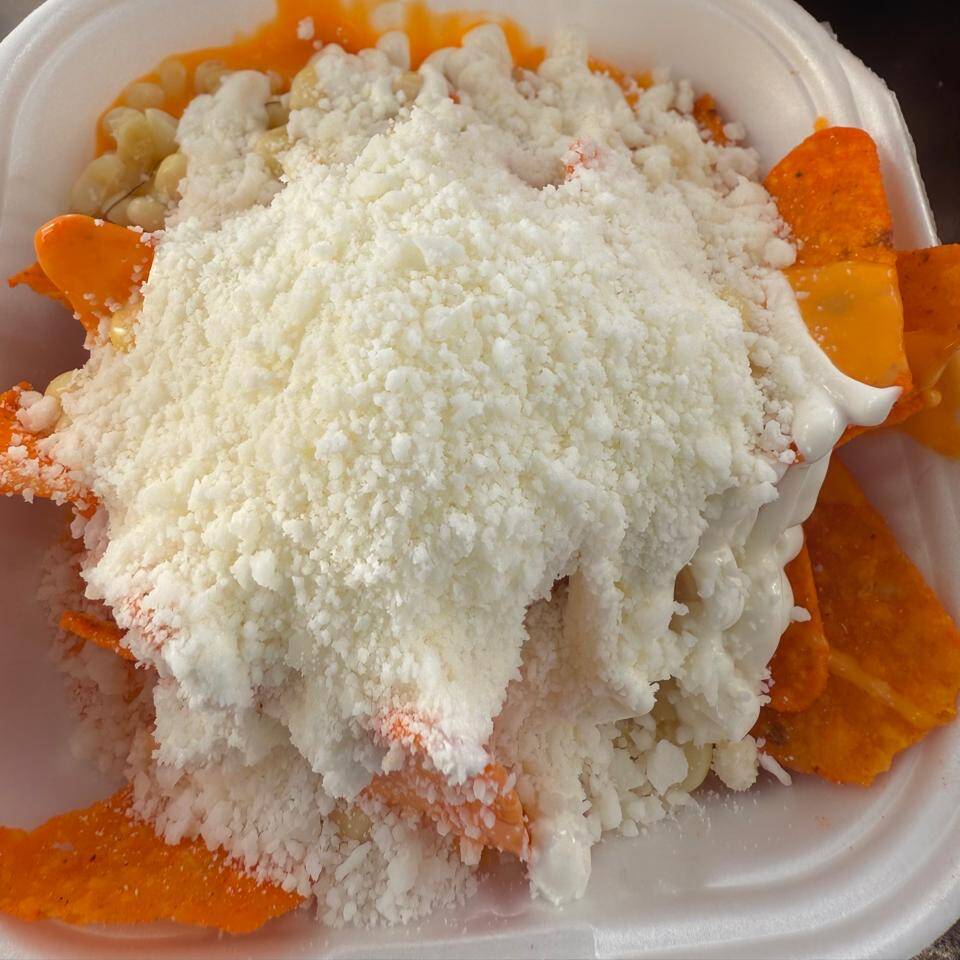 Nachos Especiales + Agua Natural de 500 Ml