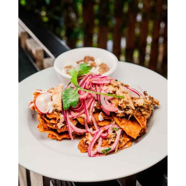 CHILAQUILES CON POLLO