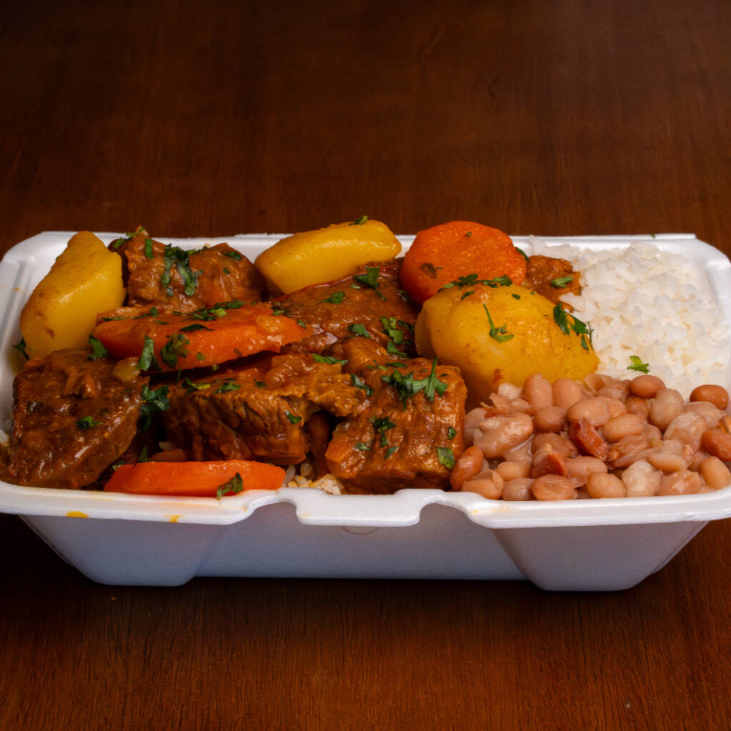 Picadinho c/ Batatas e Cenoura com Arroz soltinho, Feijão (800g)