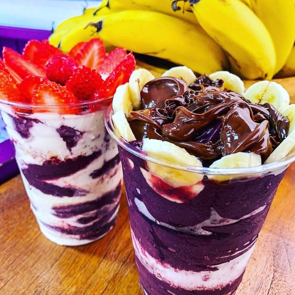 Açaí cremoso e geladinho, combinado com creme de leitinho e frutas frescas, trazendo o equilíbrio perfeito entre o doce e o natural. Leve, refrescante e delicioso! ✨