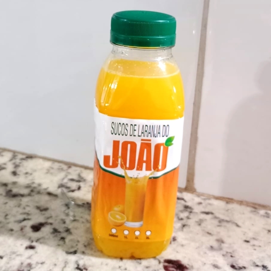 Espremido na hora, com laranjas selecionadas, sem adição de açúcar ou conservantes.