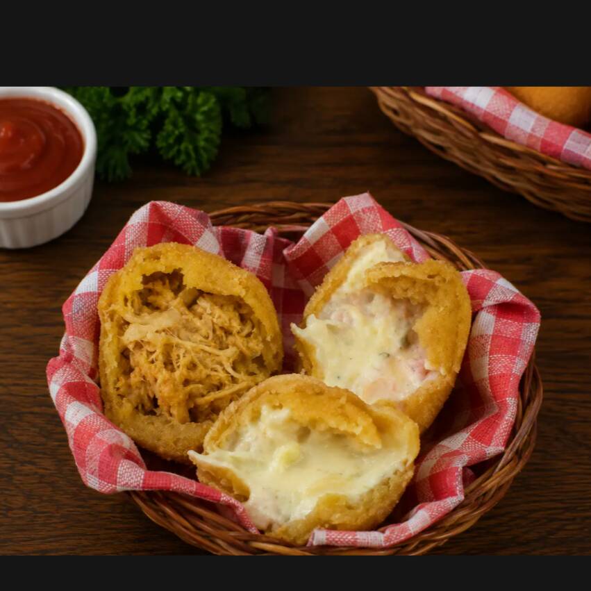 Frito na hora que o pedido chega. Salgados Aprox 40 gramas. Massa leva e bem recheado. Ideal pra lanche individual e em grupo. Adicione a quantidade e sabor que agradeço seu paladar 🤤