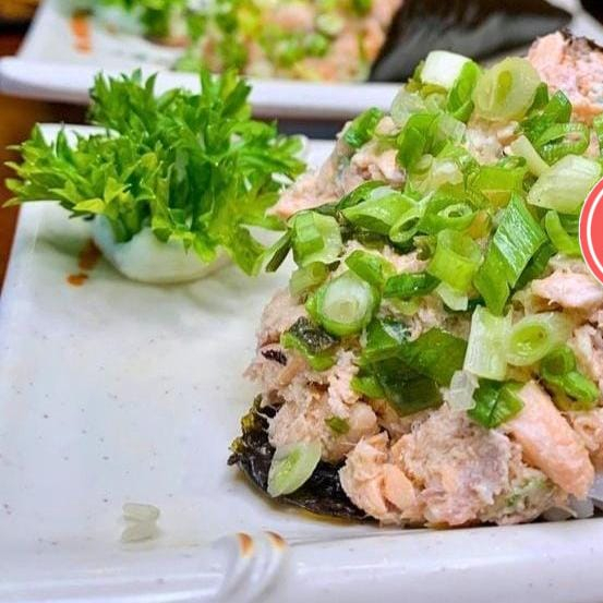 arroz ,salmao grelhado creme e cebolinha