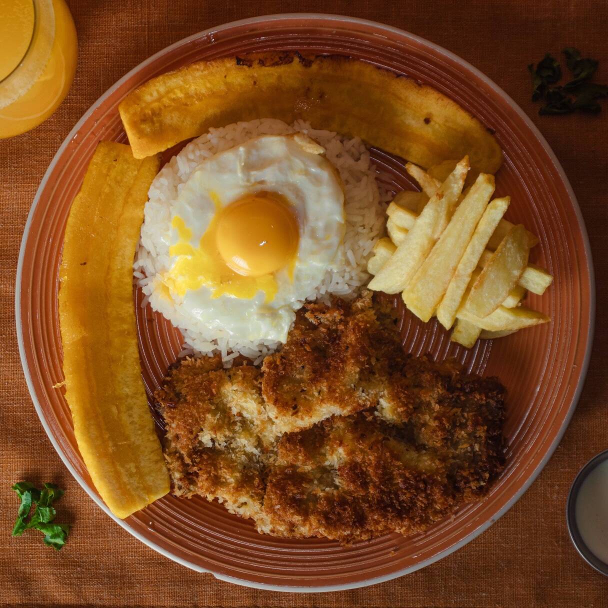 Bisteck con Arroz y Papas Fritas +Bebida