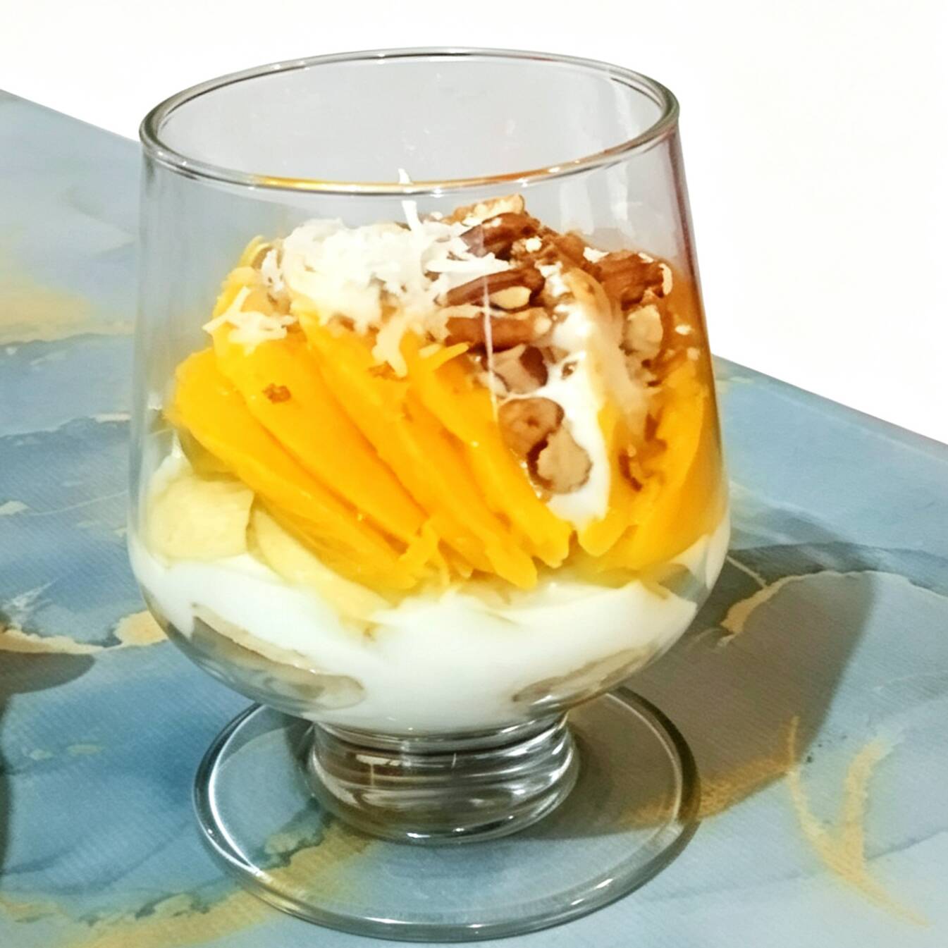 Vaso de Yogurt Griego con Fruta y Granola (7oz)