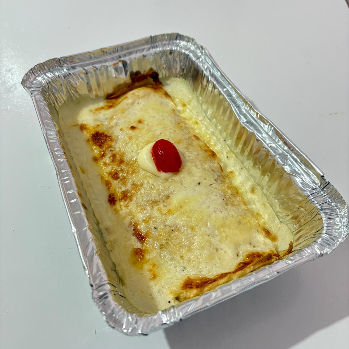 Frango, molho bechamel, queijo mussarela e orégano. 250g