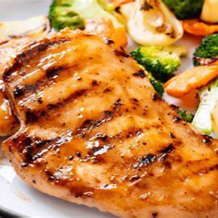 Pollo a la Plancha (2 Guarniciones)