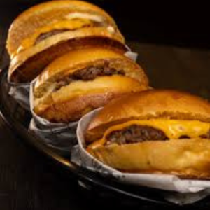 Promoção Leve 3 Smashs Burguers e pague apenas por 2 . Promoção relampago da SOS Burguer. Aproveite