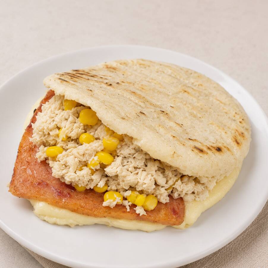 Arepa Rellena de Pollo al Maíz