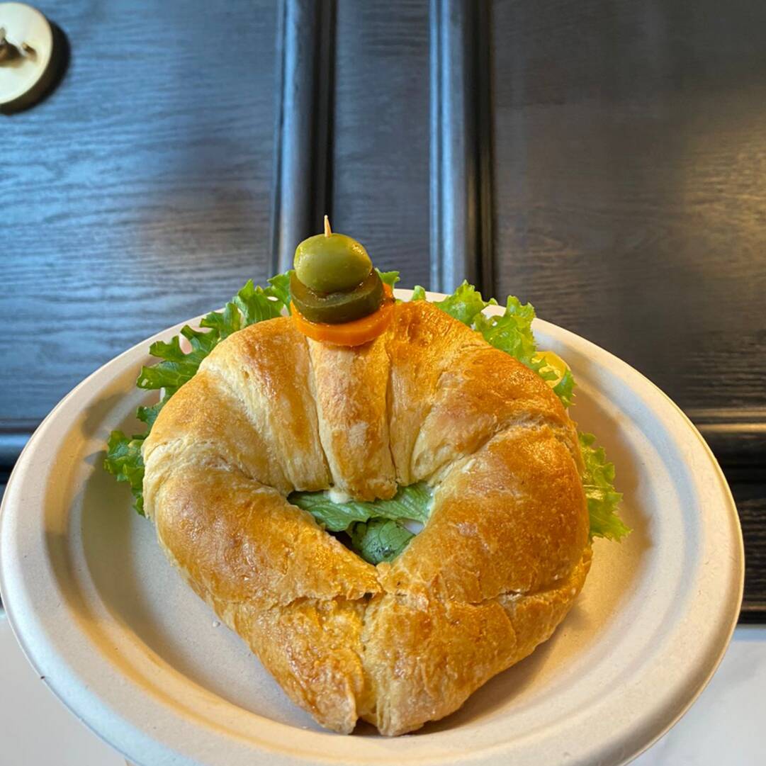 Cuernito Jamón y Queso
