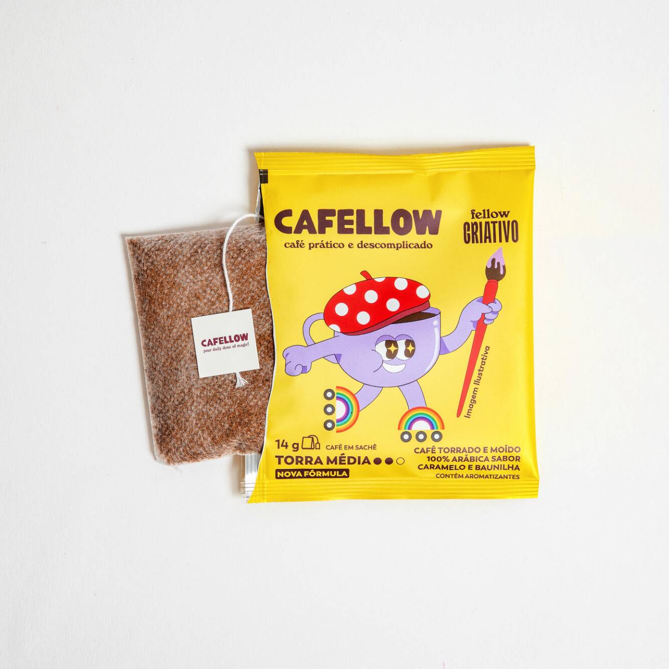 O Fellow Criativo é o café coado em sachê com aroma de caramelo e baunilha da Cafellow. Feito para quem aprecia uma xícara com personalidade, encorpada, densa, aromática, doce, sem amargor e sem adição de açúcar. A base é de café especial 100% arábica do Cerrado Mineiro.