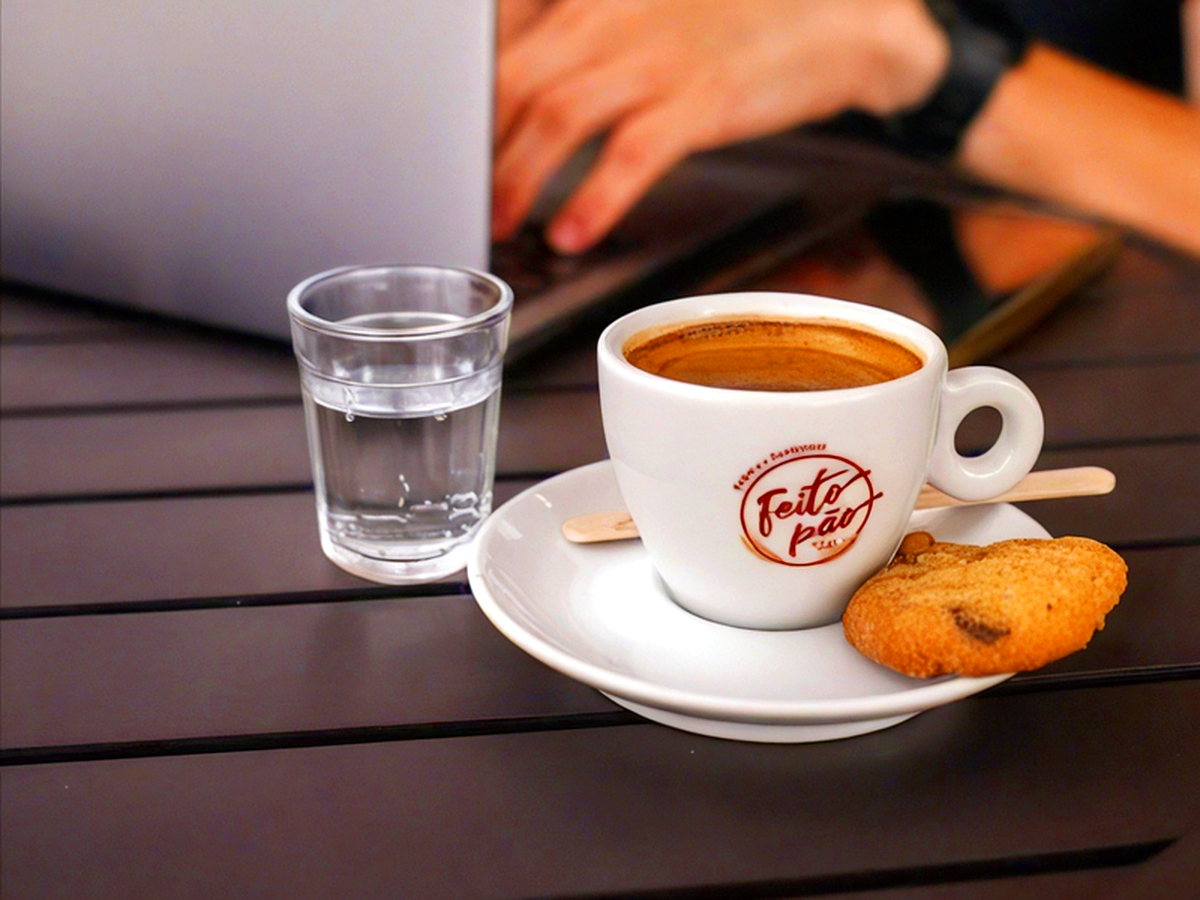 Padaria E Confeitaria Feito Pão Ltda