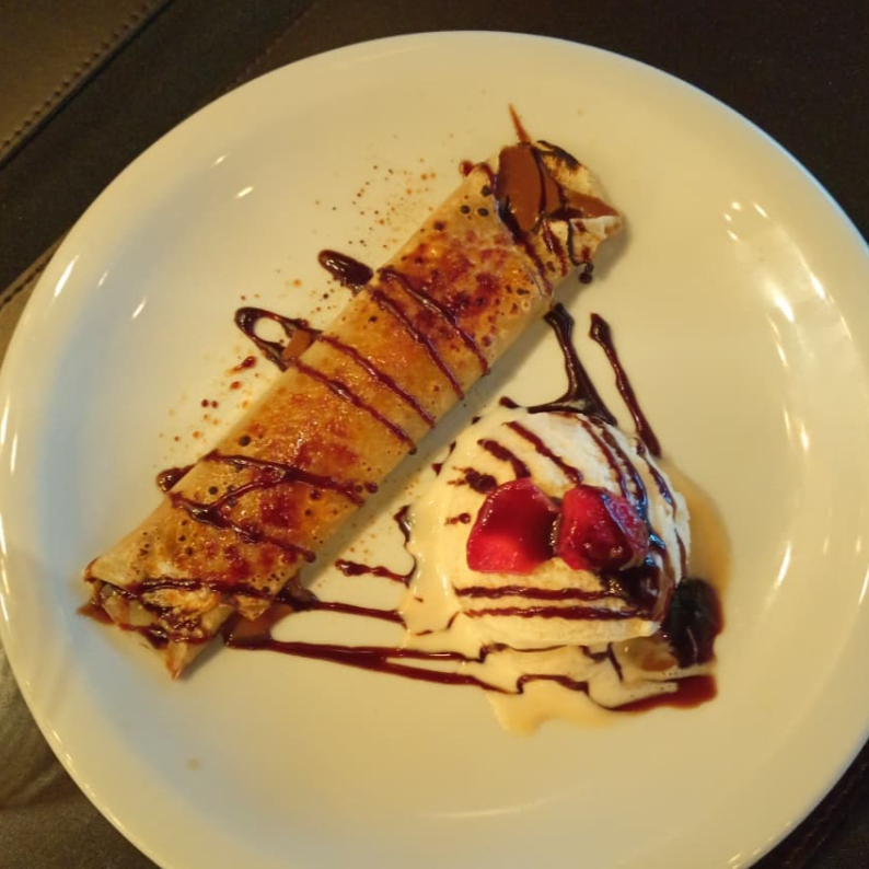 A sobremesa mais amada da argentina, direto para a sua casa! duas massas fininhas e delicadas, feitas na hora, generosamente recheadas com o autêntico e cremoso doce de leite argentino. simples, tradicional e absolutamente perfeita. (não acompanha sorvete)