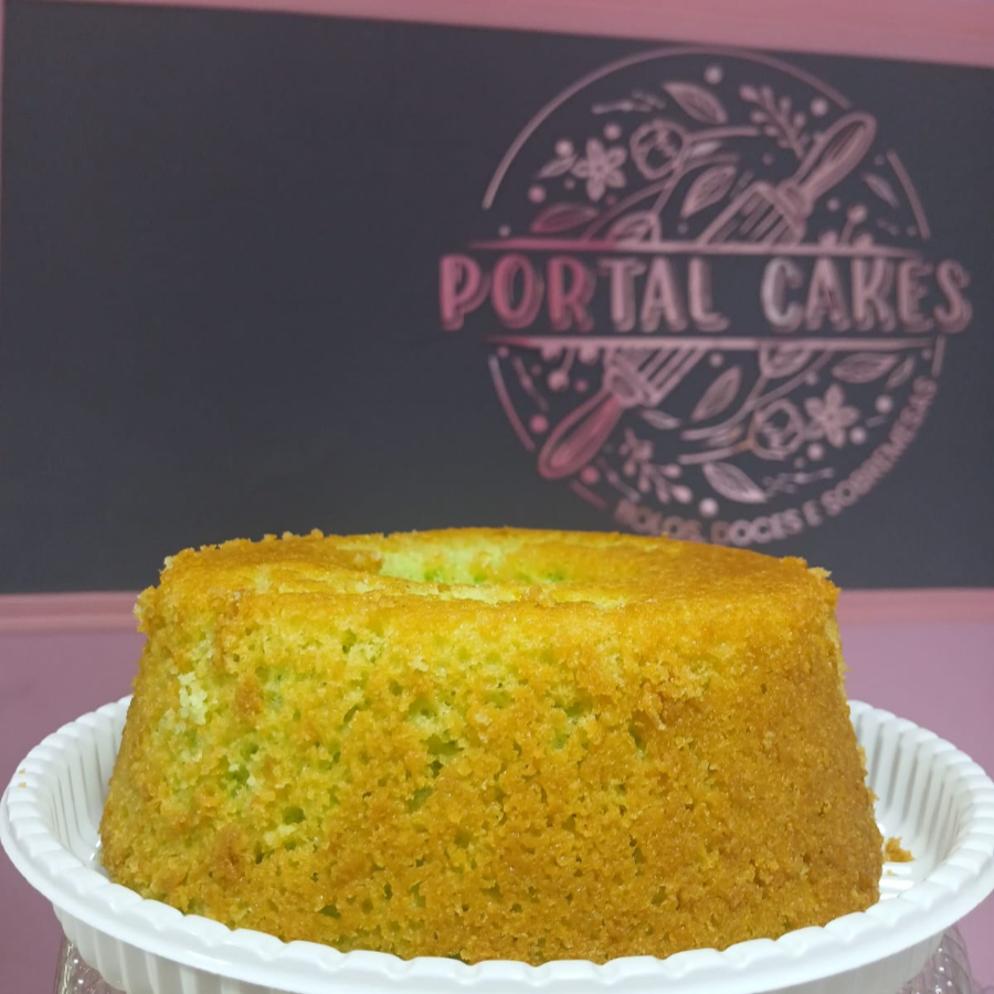 Feito com carinho, nosso bolo de limão é macio, úmido e cheio de sabor. Aquele gostinho de casa que conquista!