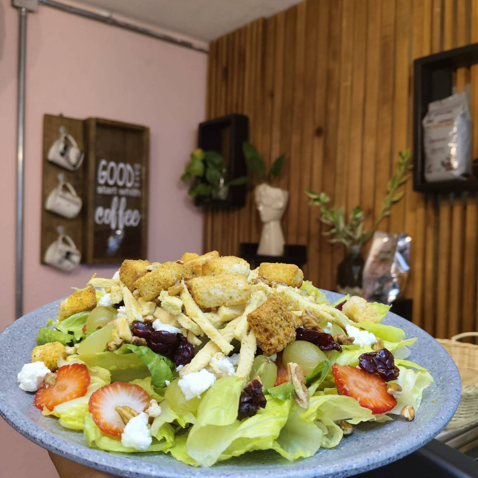 Ensalada de frutos y semillas