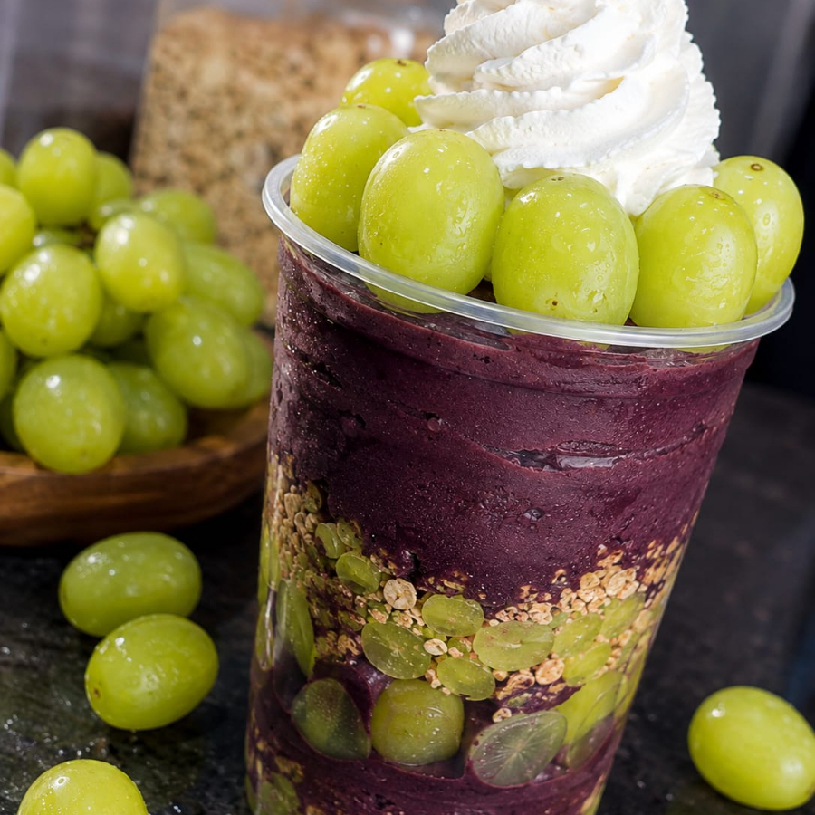 500 ml Açaí Batido com Banana, Morango ou Mix, Calda de Leite Condensado, Leite em pó, Paçoca, Amendoim, Granola, Leite Moça, Uvas Verdes Picadas, Biscoitinhos