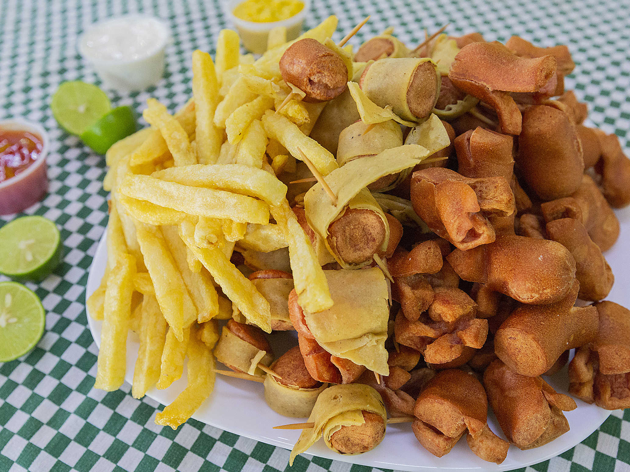 Salchitacos con Papas a la Francesa